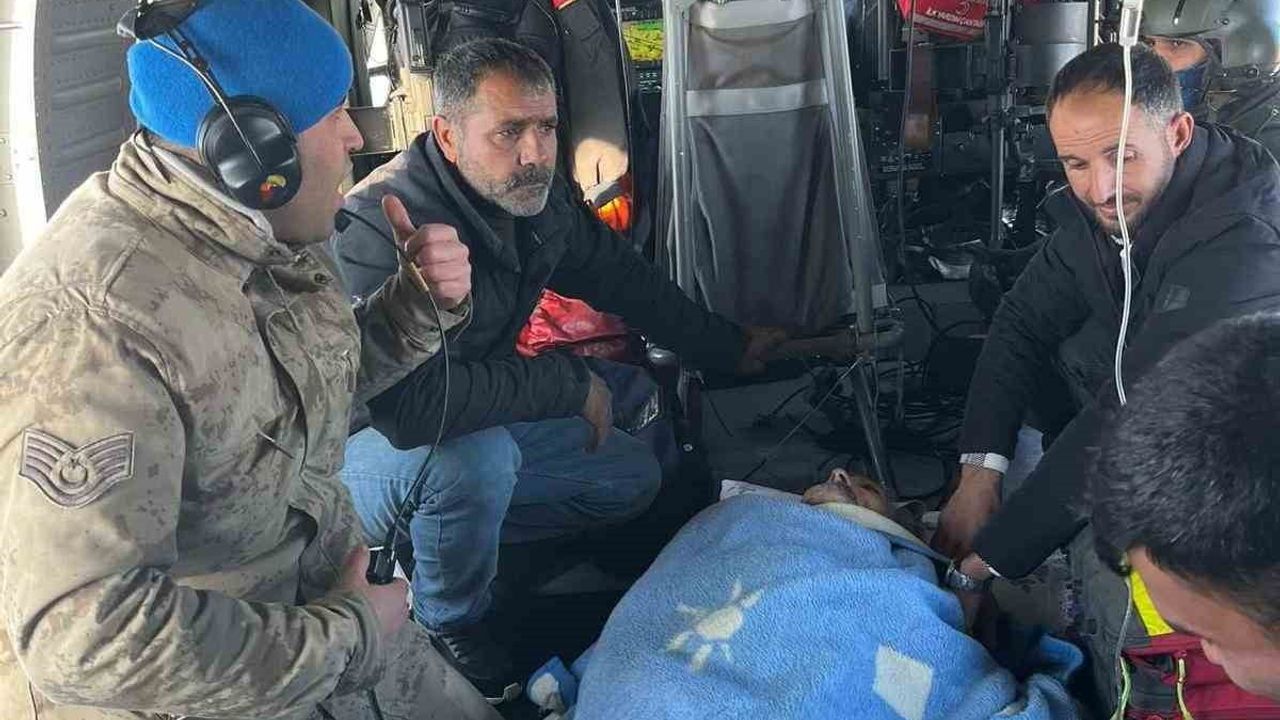 Jandarmadan Kar Altında Başarıyla Gerçekleşen Kurtarma Operasyonu