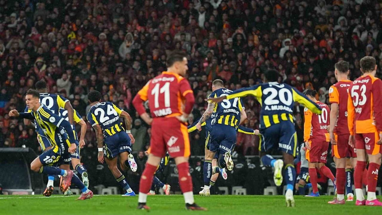 Jayden Oosterwolde, Galatasaray'ı Mağlup Ederek İlk Golünü Attı