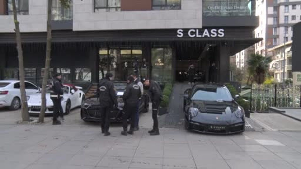 Kadıköy'deki Lüks Otomobil Galerisine Operasyon