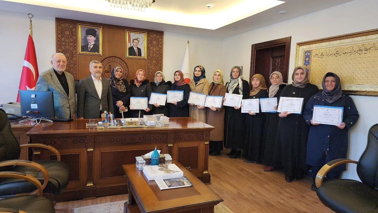 Kadın Kur’an Kursu Öğreticilerine Sertifikalı EğitimTamamlandı