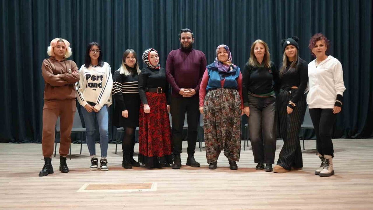 Kadriye Şenel: Tiyatroyla Başlayan Yeni Bir Yolculuk