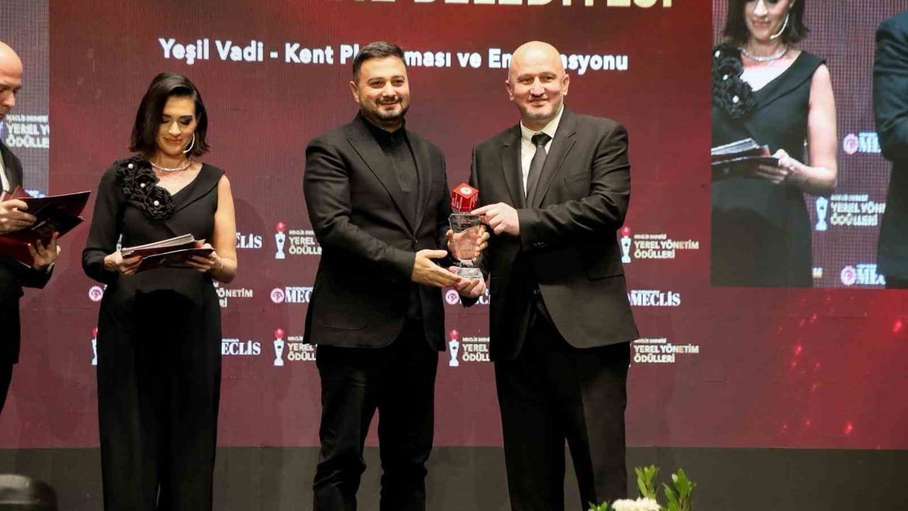 Kağıthane Belediyesi'ne Yerel Yönetim Ödülü