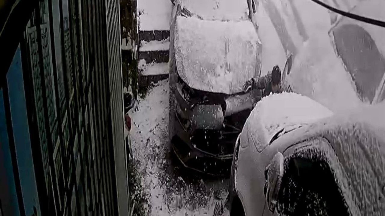 Kağıthane'de Kar Kazası: İnanılmaz Kurtuluş Anı Kamerada