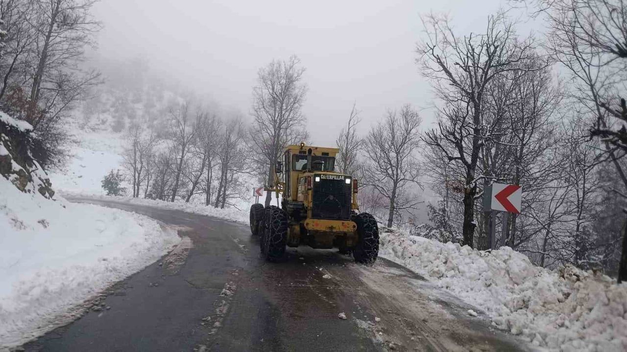 Kahramanmaraş'ta Karla Mücadele Çalışmaları Devam Ediyor