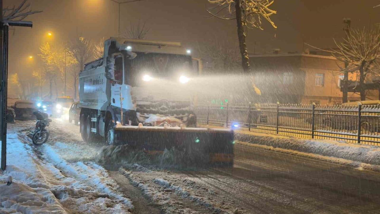Kahramanmaraş’ta Karla Mücadele Çalışmaları Devam Ediyor