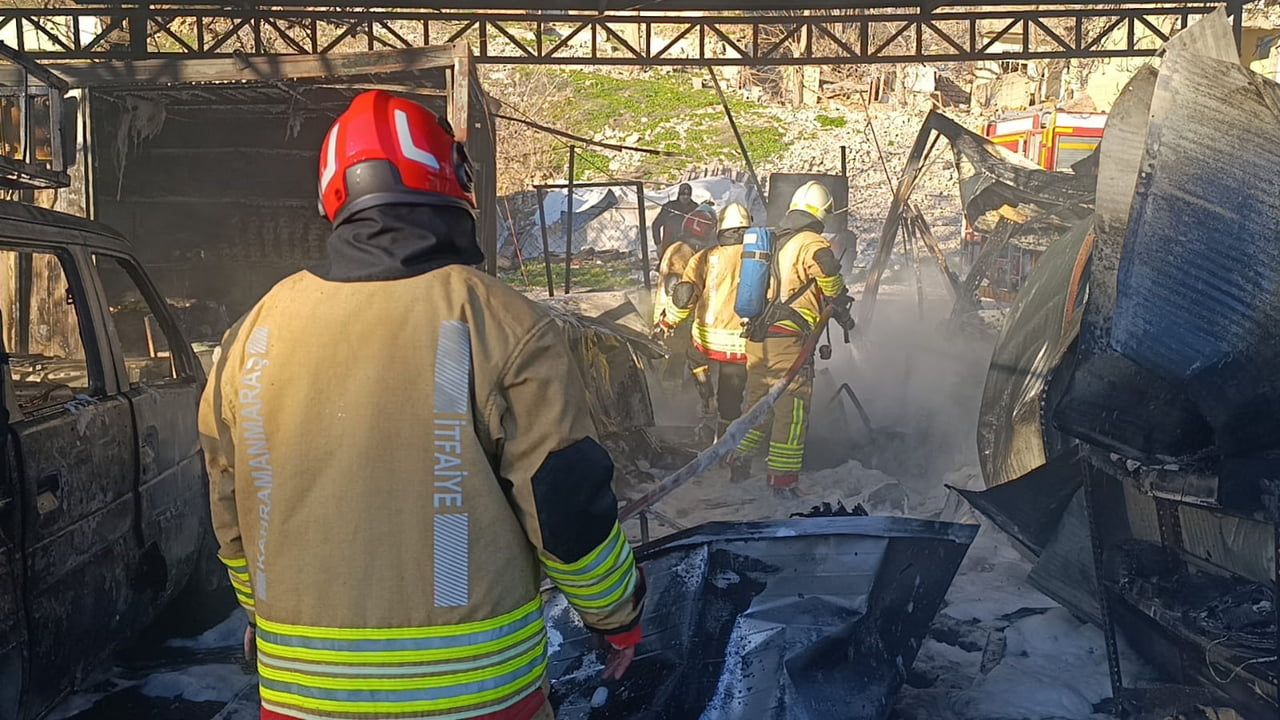 Kahramanmaraş'ta Konteyner Çarşıda Yangın Oluştu