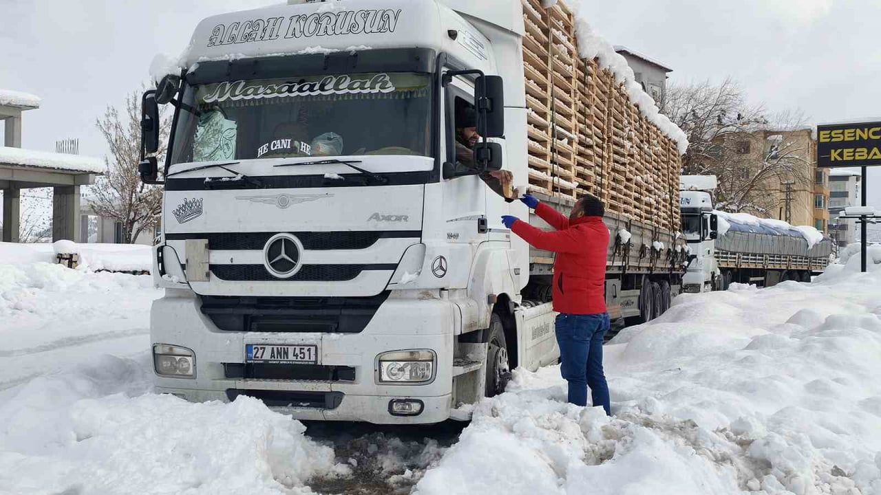 Kahramanmaraş'ta Sıcak Çorba İkramı