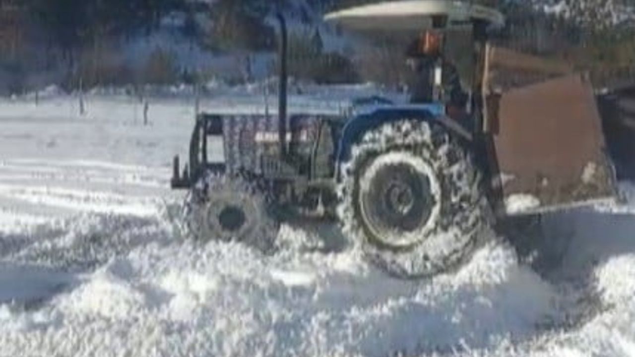 Kahramanmaraş’ta Traktörlerle Kar Drift Sevinci