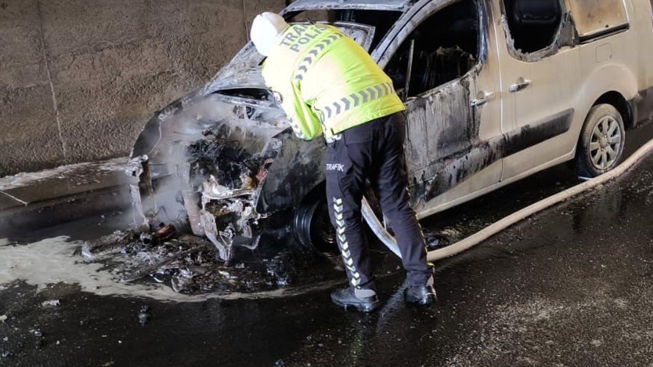 Kahramanmaraş'ta Tünel İçinde Araç Yangını
