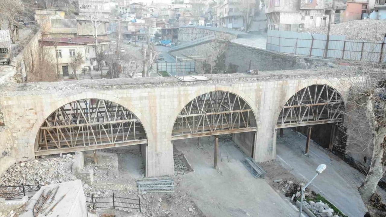 Kahramanmaraş'taki Kanlıdere Köprüsü Restorasyon Çalışmaları Hızla İlerliyor