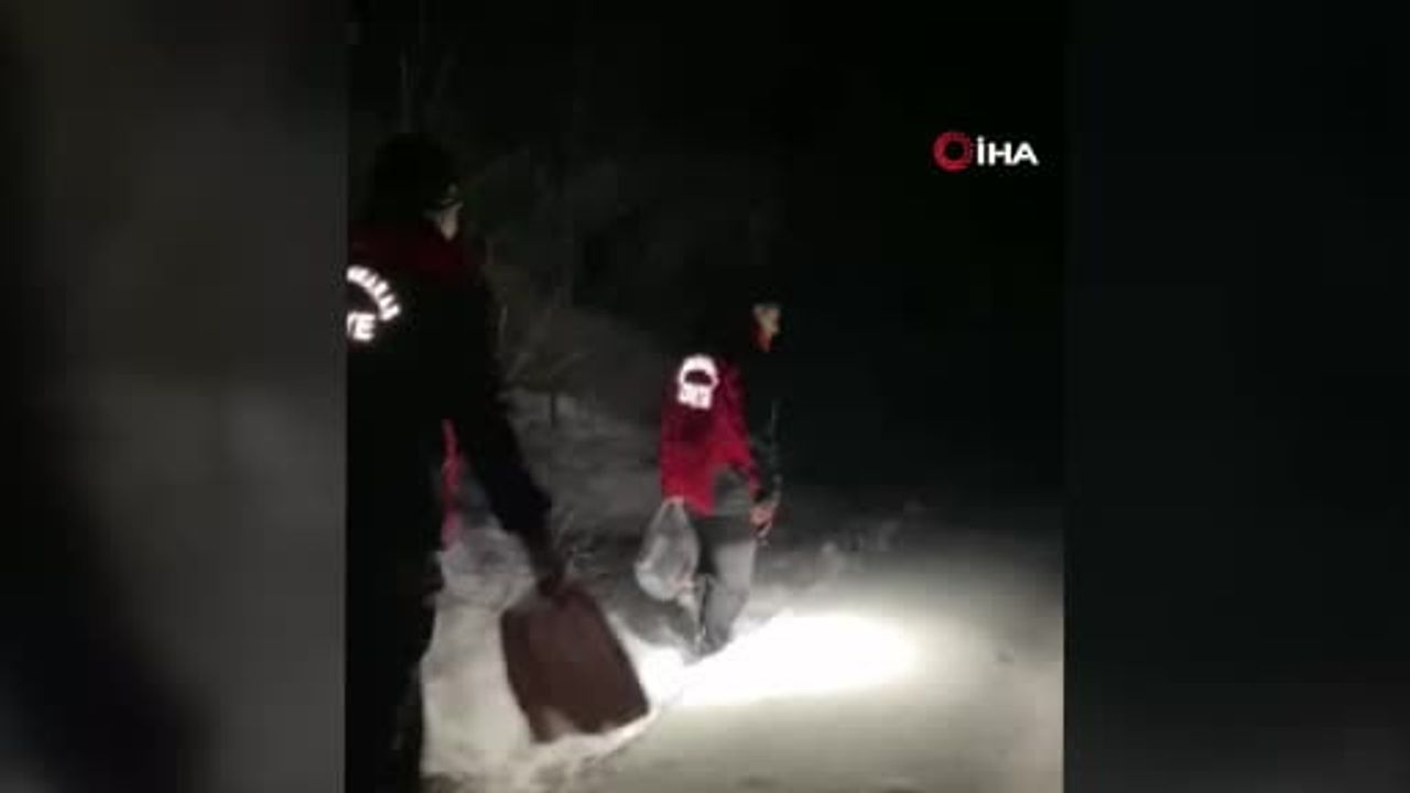 Kahramanmaraş'taki Kar Yağışı Sonrası Bağ Evinde Mahsur Kalan Aileye İtfaiyeden Yardım