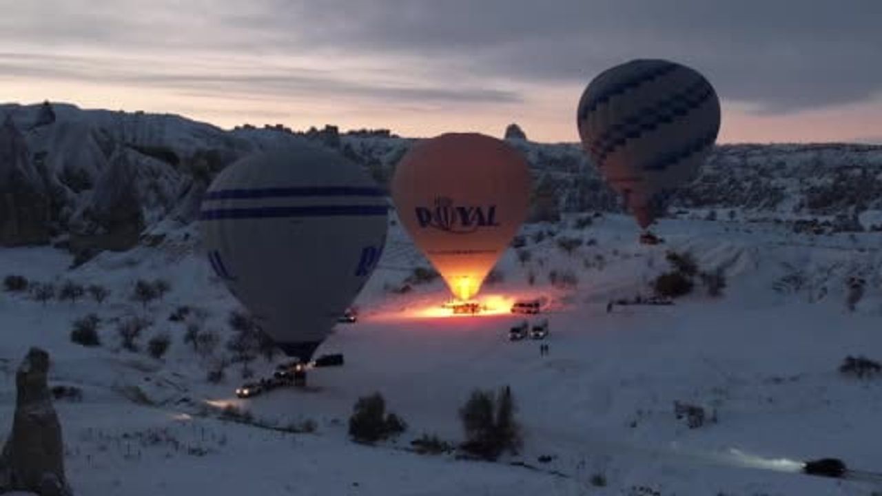 Kapadokya'da Sıcak Hava Balonları Yeniden Havalandı