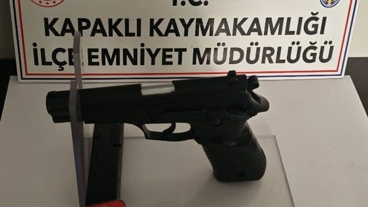 Kapaklı'da İki Ruhsatsız Tabanca Ele Geçirildi