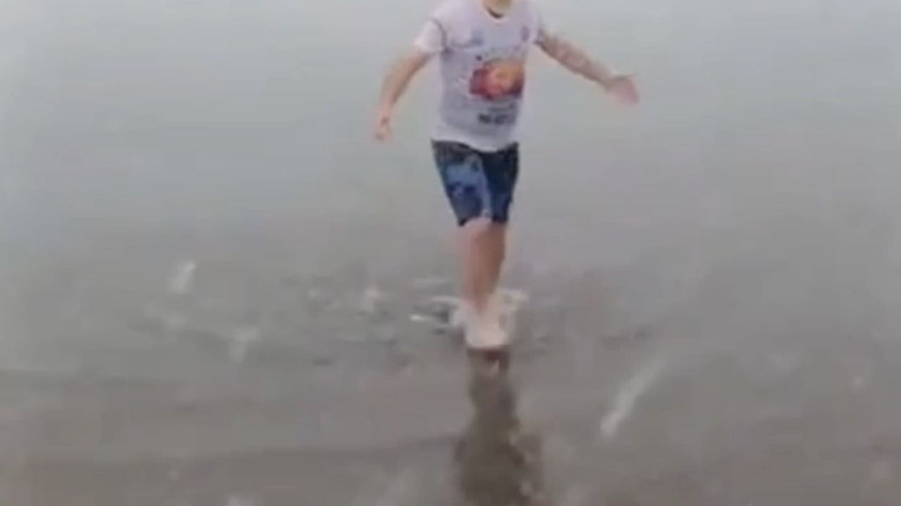 Kar Altında Yüzme Cesareti: Kastamonu'da Şaşırtan Anlar