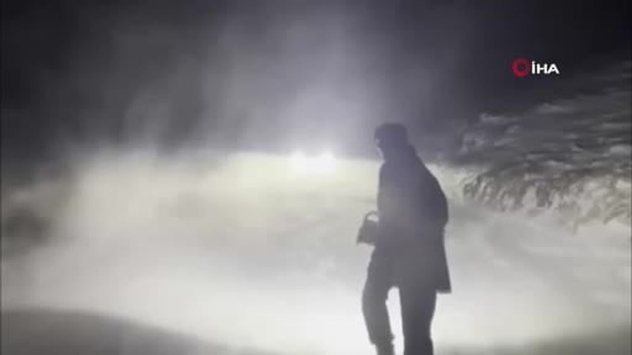 Kar ve Tipide Mahsur Kalan Vatandaşlar Kurtarıldı