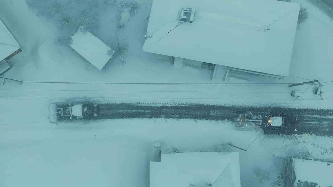 Kar Yağışı Nedeniyle Kapalı Yollar Açılıyor