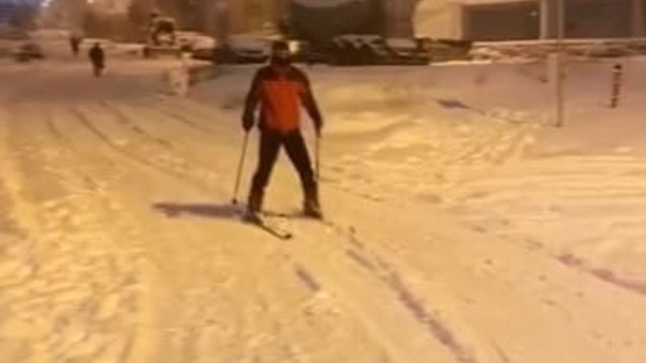 Kar Yağışı Sonrası Elazığ'da Kayak Keyfi