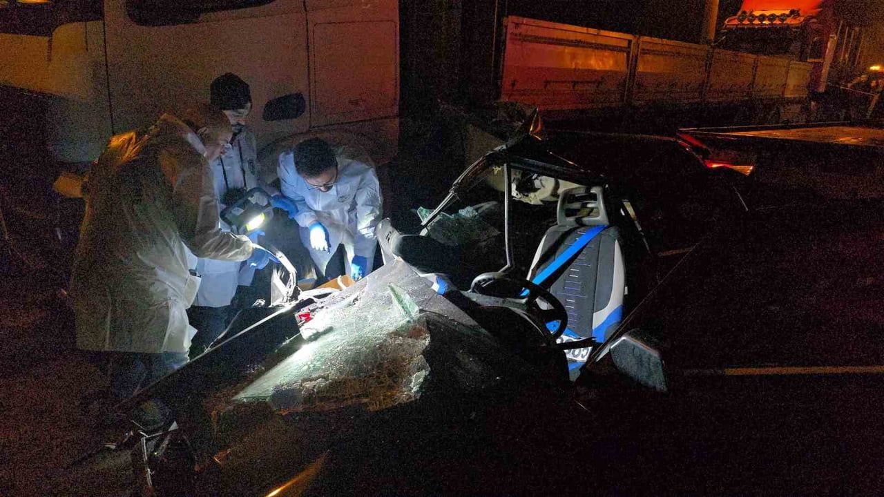 Karabük'te Alkollü Sürücü Tıra Çarptı: 2 Yaralı