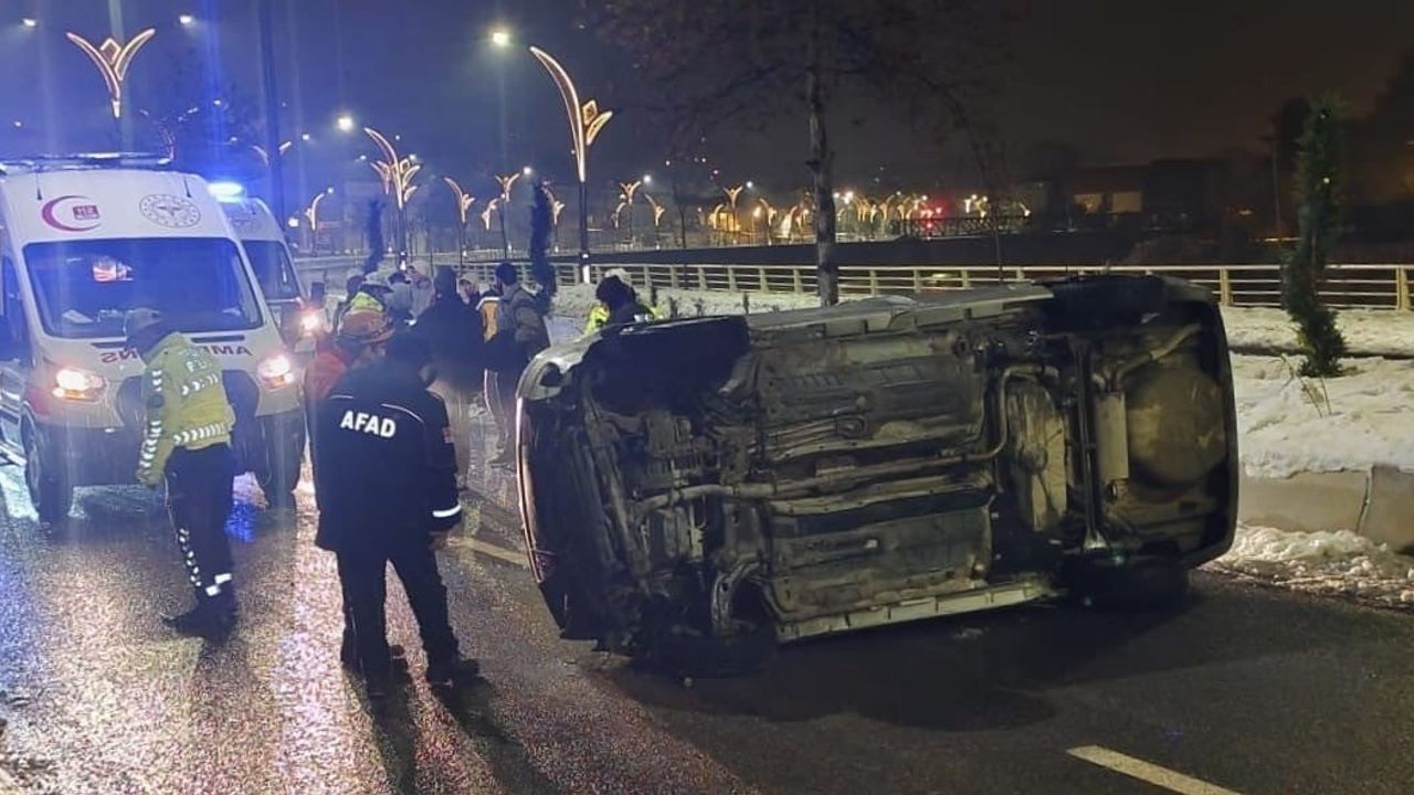 Karabük'te Devrilen Otomobilde Bir Kişi Yaralandı