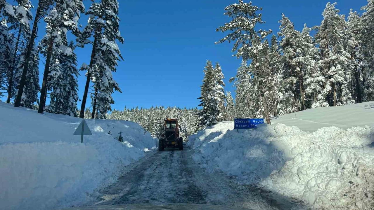 Karabük'te Karla Mücadele: 278 Köy Yolundan 260'ı Ulaşıma Açıldı