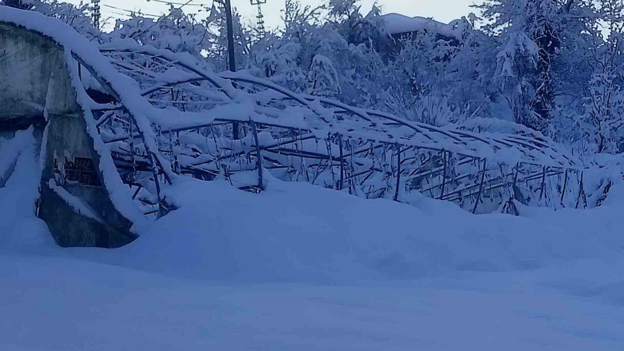 Karabük'te Köylerde Kar Kalınlığı 1.5 Metreyi Aştı