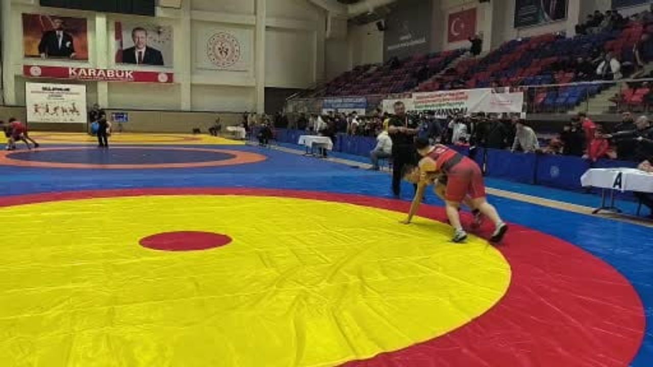 Karabük'te Okul Sporları Güreş Grupları Heyecanı Başladı