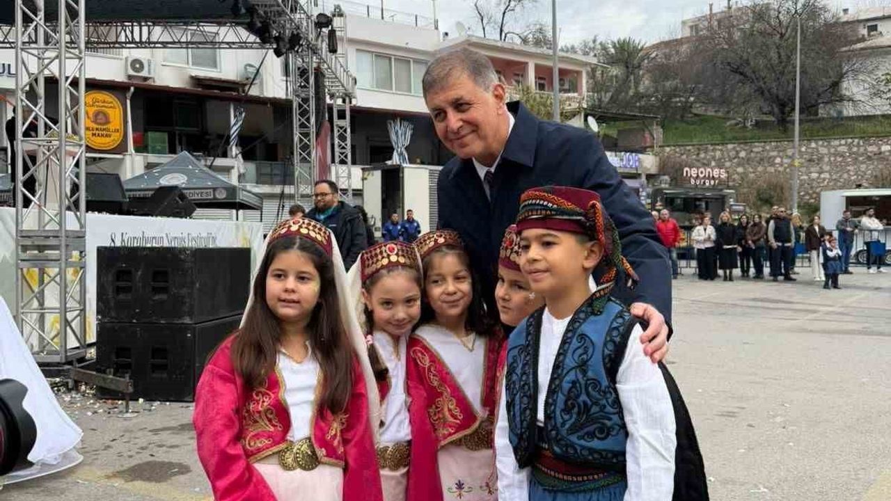 Karaburun'da Mis Kokulu Nergis Festivali Başladı