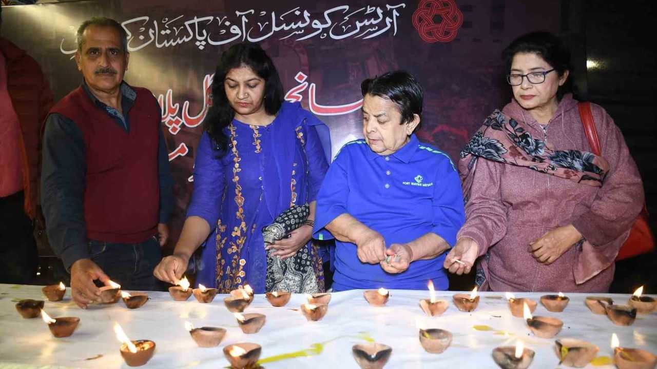 Karaçi'deki AVM Yangınında Can Kaybı 67'ye Çıktı