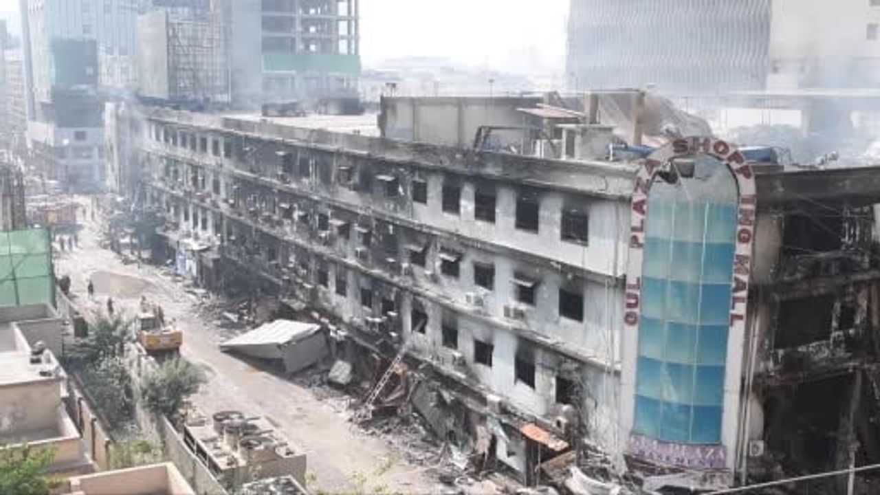 Karaçi'deki AVM Yangınında Can Kaybı 71'e Yükseldi