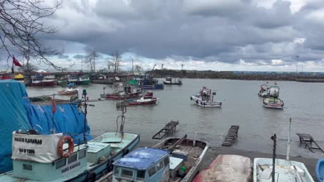 Karadeniz'de Fırtına Dalga Boyunu 4 Metreye Çıkardı