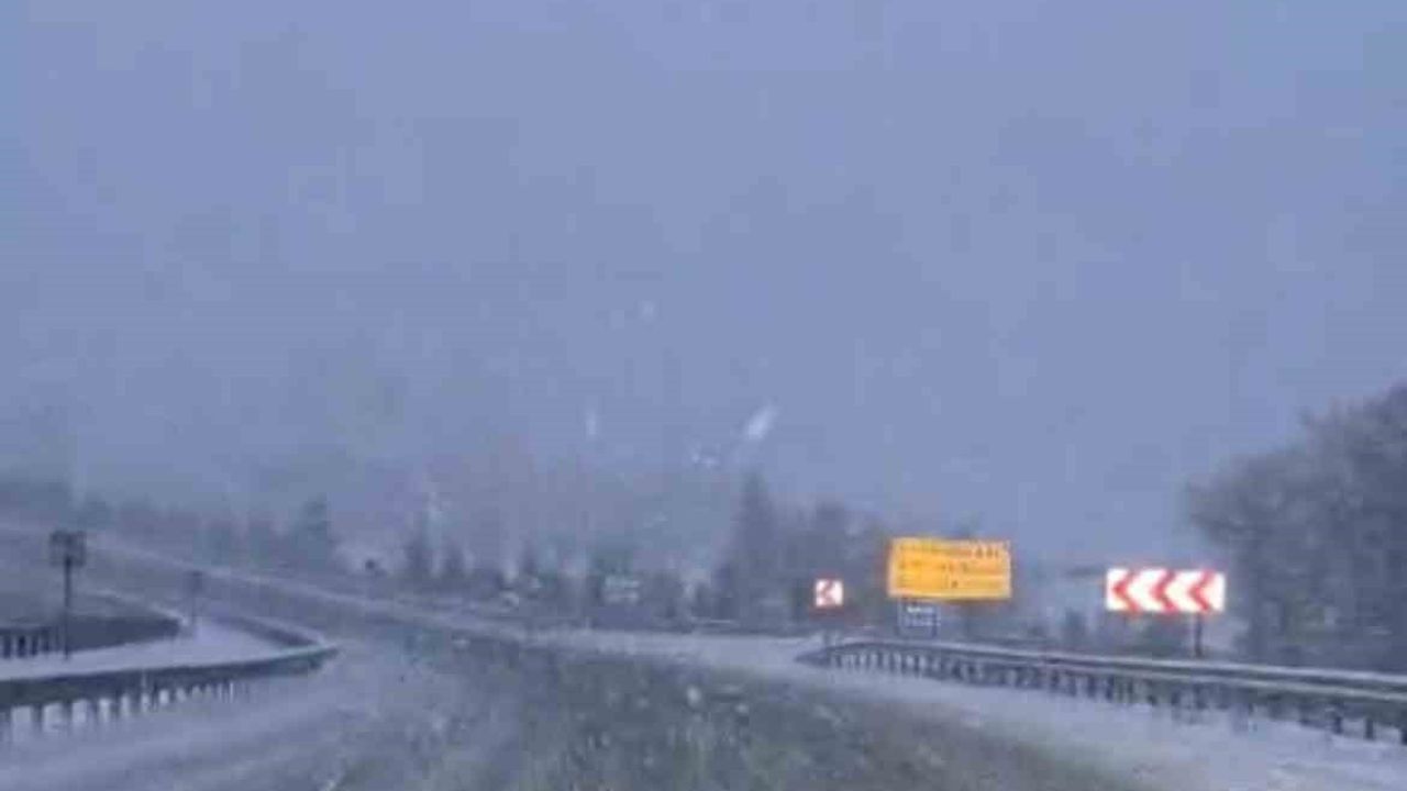 Karadeniz ile İstanbul Arasındaki D-100 Karayolunda Kar Yağışı Etkili