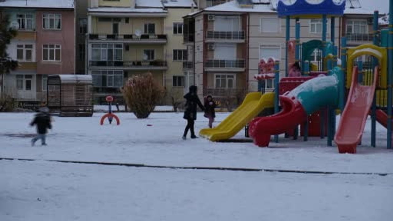 Karaman'da Çocuklar Kar Eğlencesinde Buluştu