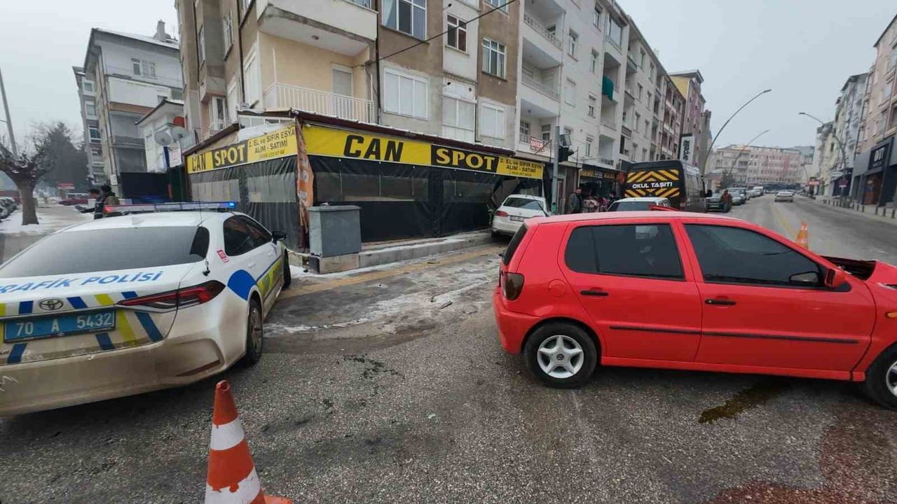 Karaman'da Kavşakta Trafik Kazası: 3 Yaralı
