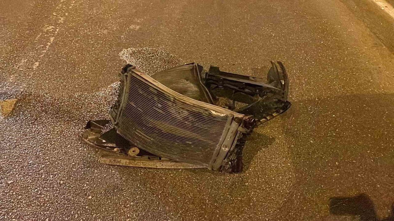 Karaman'da Kaza: Hafif Ticari Araçta Radyatör 30 Metre Fırladı