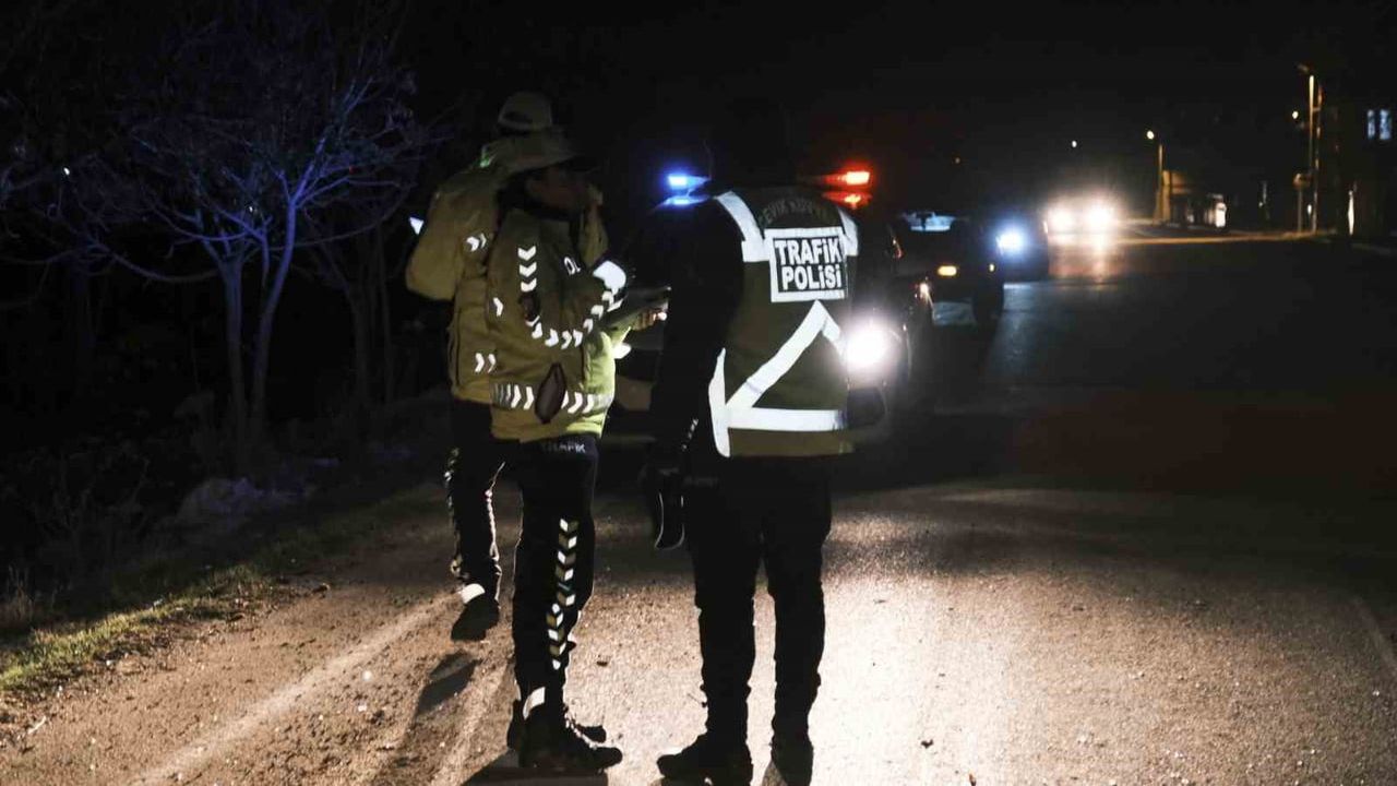 Karaman'da Otomobil Kazası: 79 Yaşındaki Kadın Yaralandı