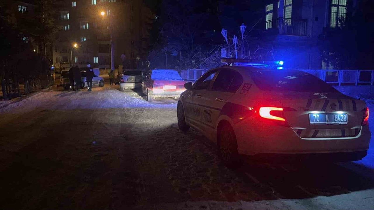 Karaman'da Park Halindeki Araçlara Çarpan Sürücü Kaçtı