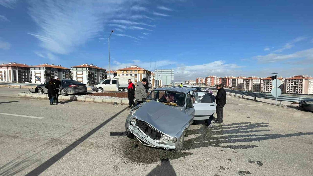 Karaman'da Ters Yöne Giren Araç Kazaya Neden Oldu