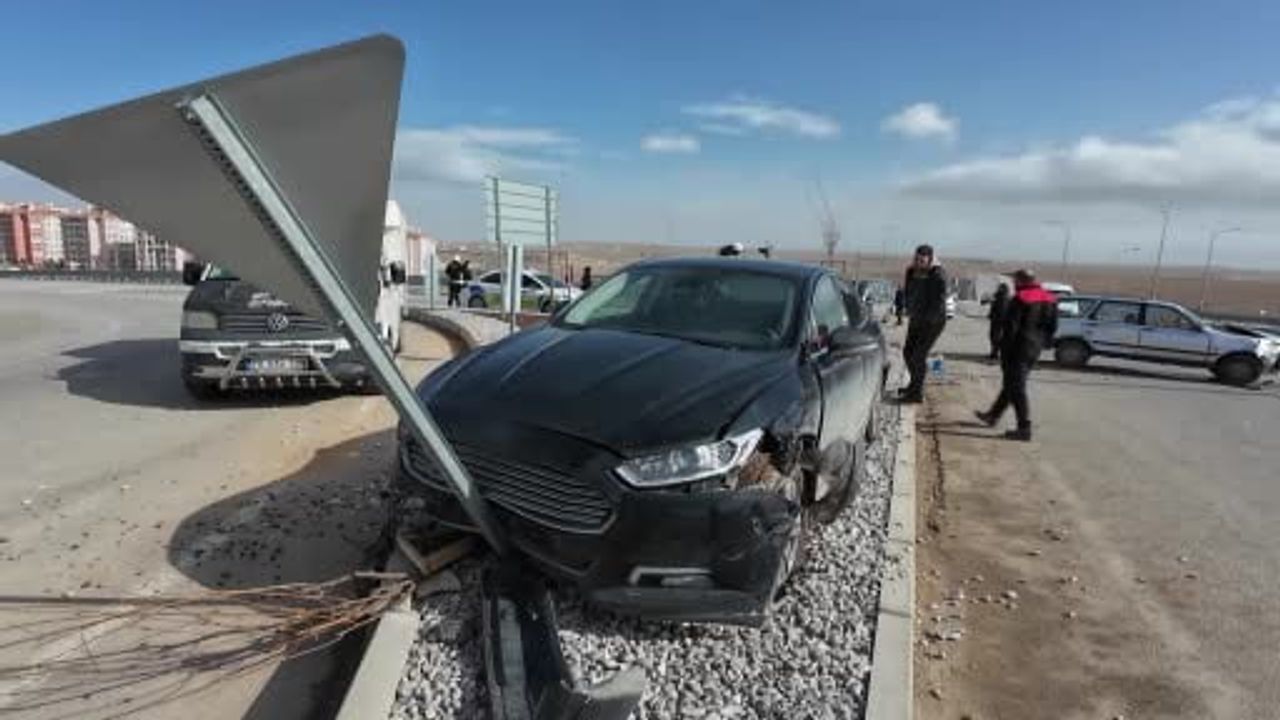 Karaman'da Ters Yöne Giren Araç Kazaya Sebep Oldu