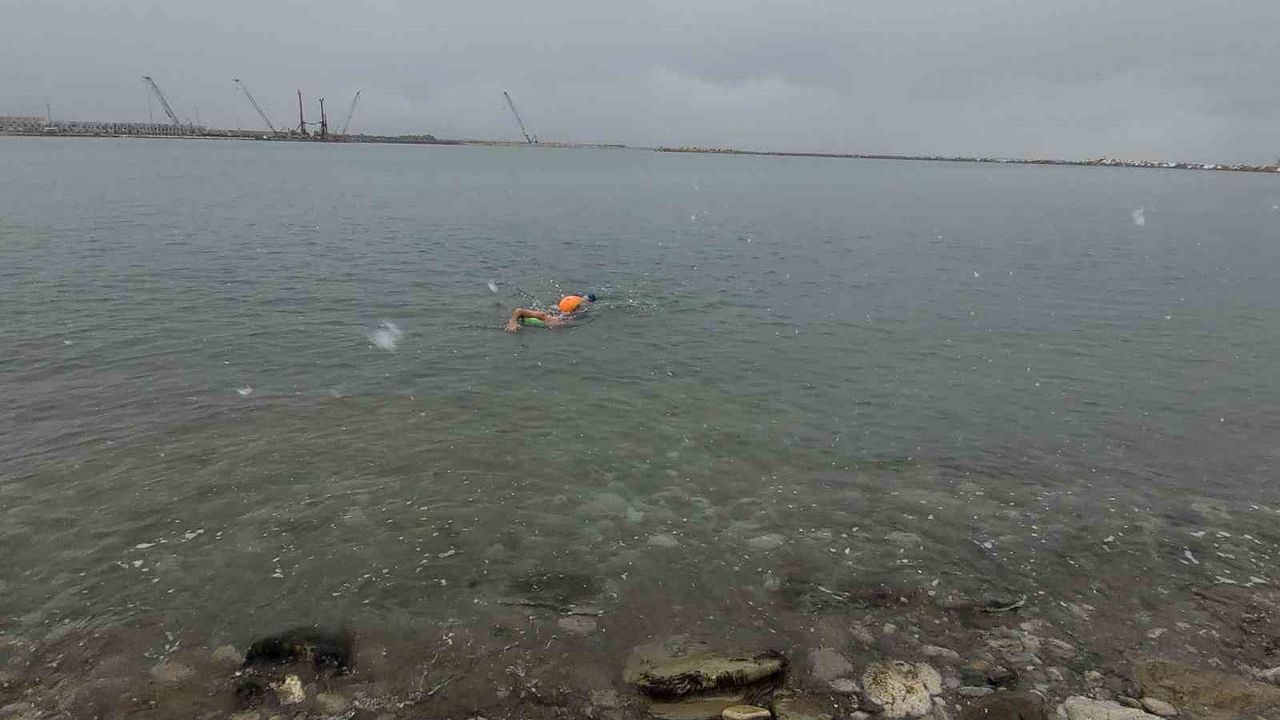 Karanlıkta Yüzme Deneyimi: İnebolu'da Kar Altında Denizde Yüzdü