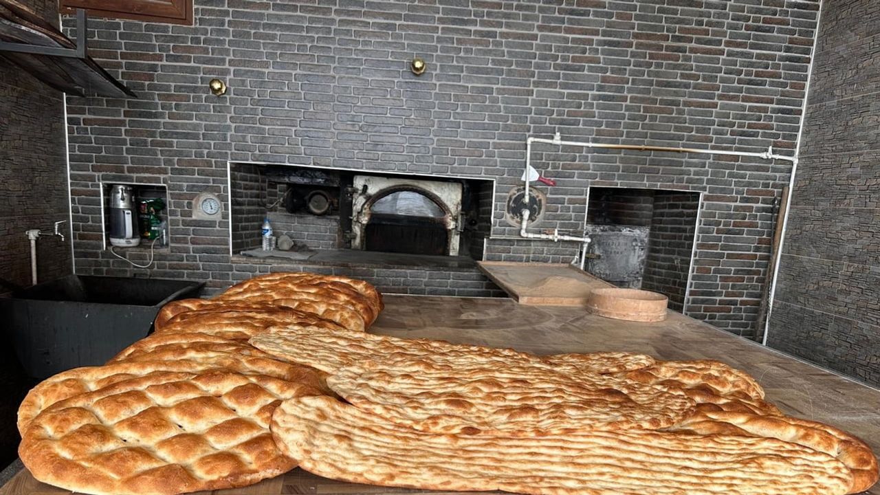 Karayazı’da Yeni Lavaş ve Tandır Ekmek Fırını Açıldı