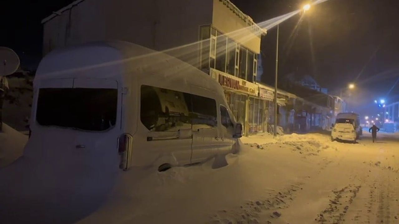 Karayazı'da Zorlu Kış Koşulları