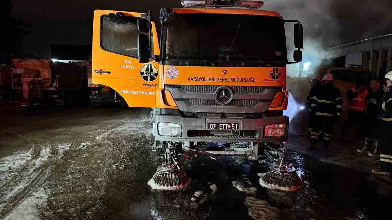 Karayolları Kamyonunda Yangın Paniği