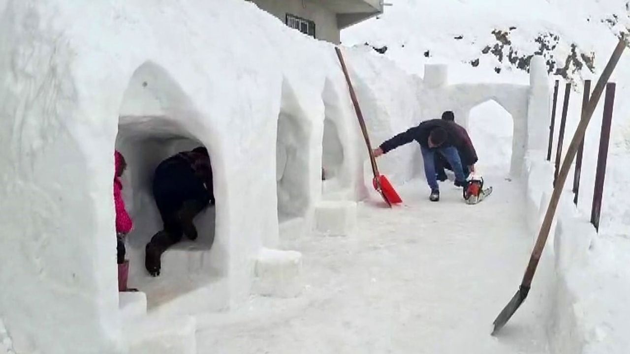 Kardan Oyun Alanı ve Ev Yapan Yasin Bozdemir Çocuklarla Keyifli Anlar Yaşadı