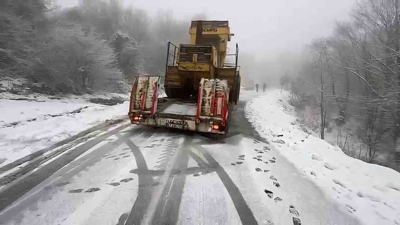 Karla Kapanan Yol Yeniden Açıldı