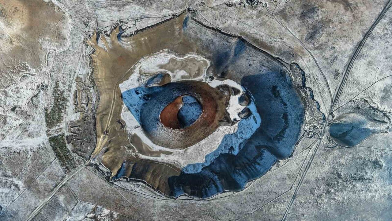 Karla Kaplanan Meke Gölü: Doğanın Büyüleyici Beyazı