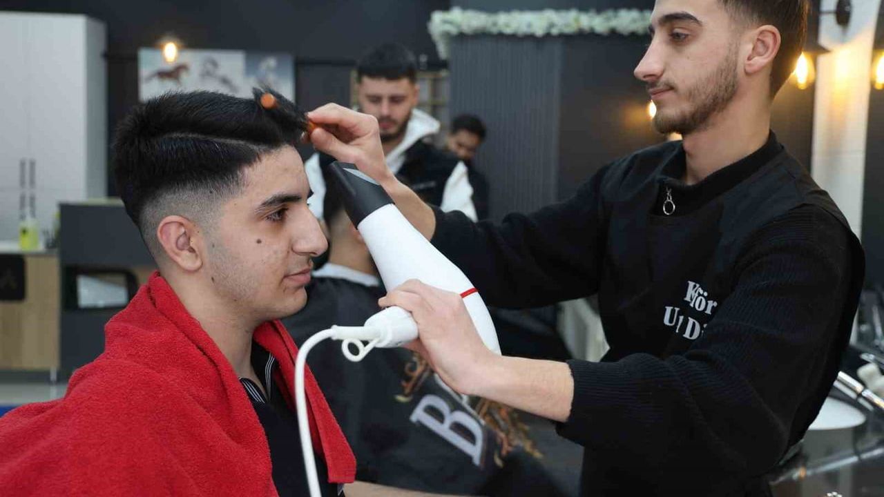 Karne Günü Kuaförlü Kutlama: Başarıyı Ödüllendirme Yöntemi