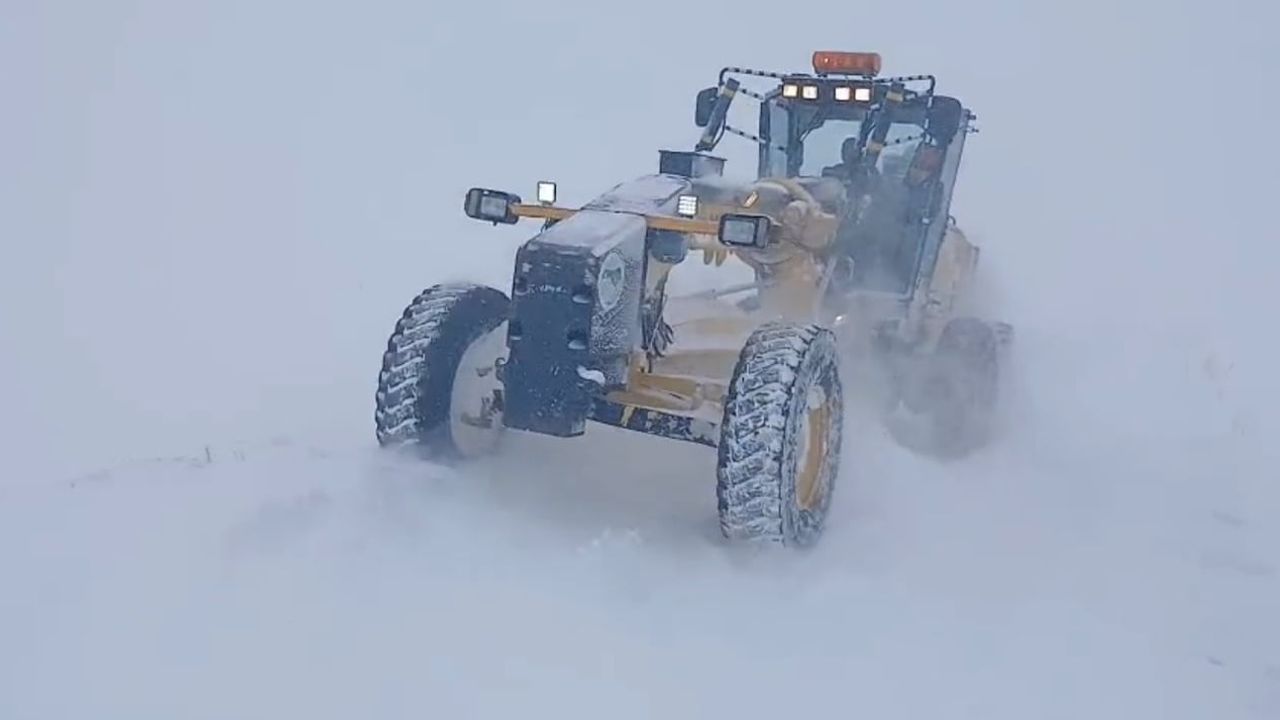 Kars'ta 119 Köy Yolu Kapandı: Karla Mücadele Çalışmaları Devam Ediyor