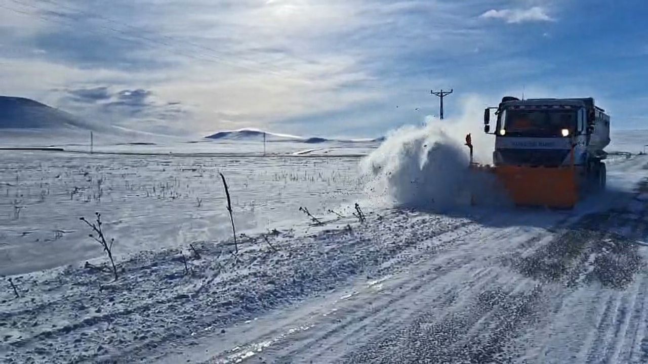 Kars'ta 200 Köy Yolu Ulaşıma Kapatıldı