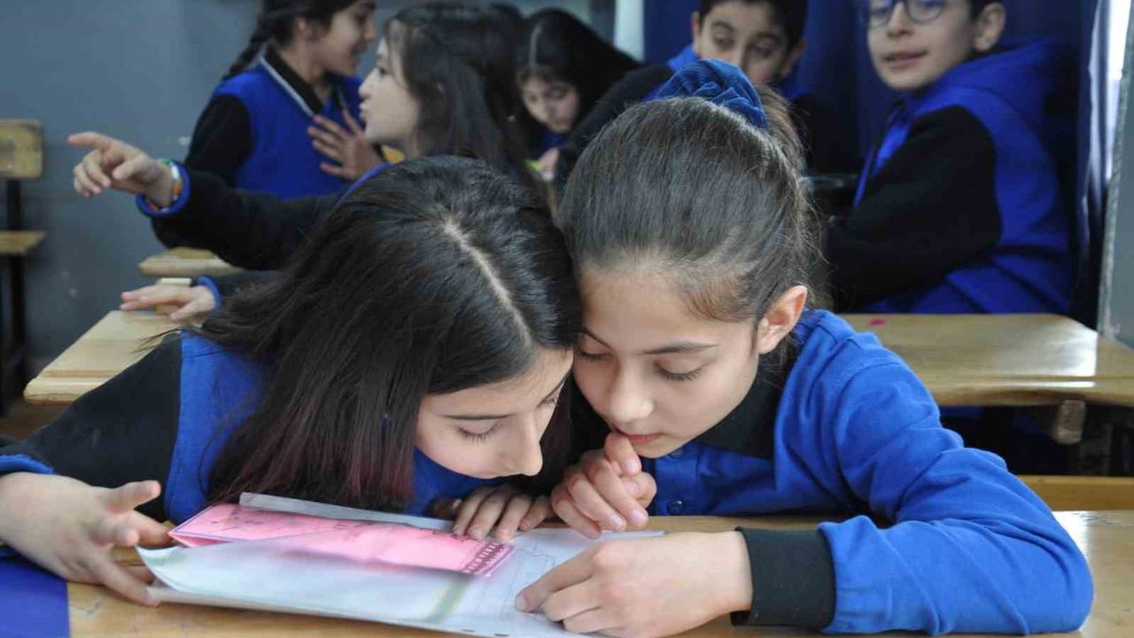 Kars'ta 56 Bin Öğrenci Karne Sevinci Yaşadı