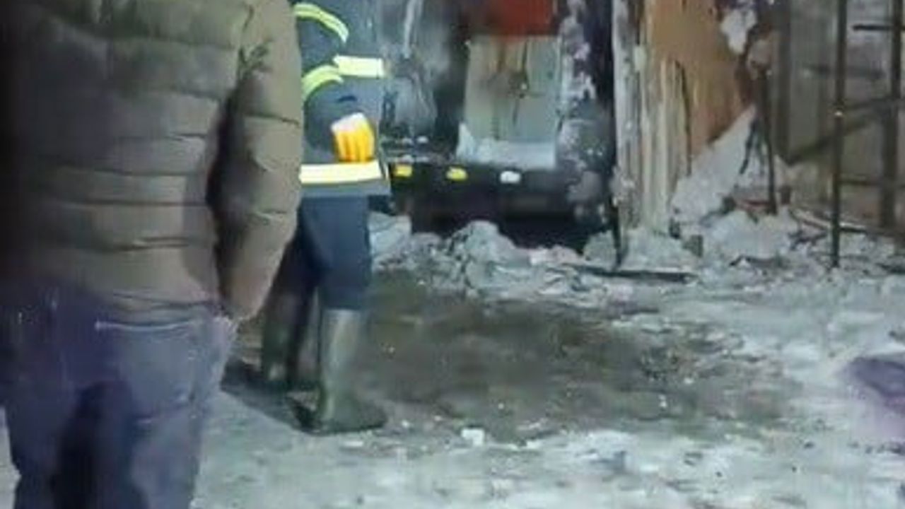 Kars'ta Araç Yangını: Soğuktan Koruma Çabası Felakete Neden Oldu